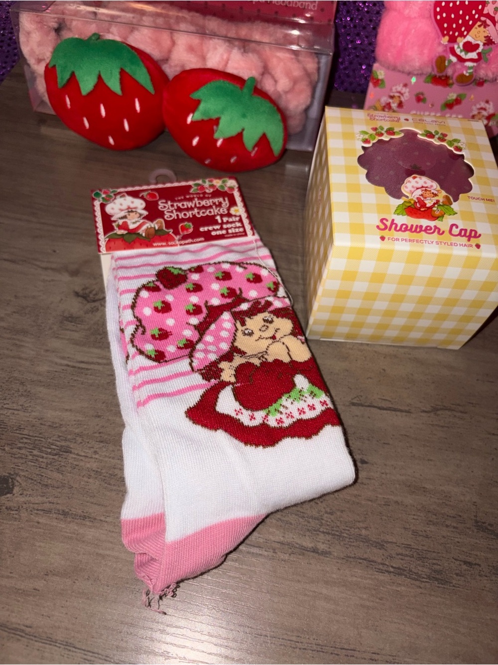 Strawberry Shortcake Bundle Kawaii Spa Gift Set Socks Shower Cap Accessories - Picture 6 of 8